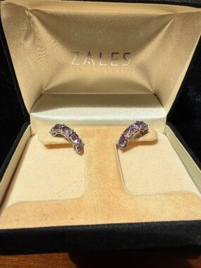 NEW BOXED BEAUTIFUL ZALES PIERCED AMETHYST EARRINGS